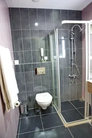 Adana City Hotel - Baño