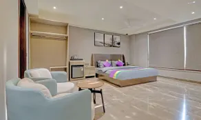 KRYC Luxury Living near Indraprastha Apollo Hospital - Room