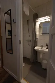 Heartbreak Hotel - Baño