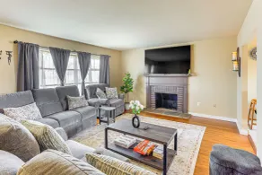 3 Mi to Berkshire Mall: Suburban Stay w/ Yard! - Innvendig