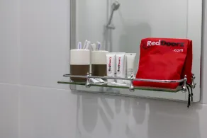 RedDoorz near Lokawisata Baturaden 2 - Bathroom
