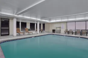 Courtyard Knoxville Cedar Bluff - Piscina