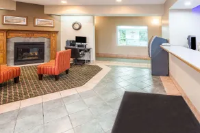 Super 8 by Wyndham Valparaiso - Hall