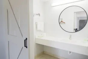 Walnut Inn Roland - Bathroom