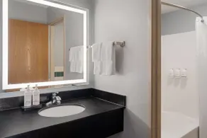 AmericInn by Wyndham Grand Forks - Salle de bain