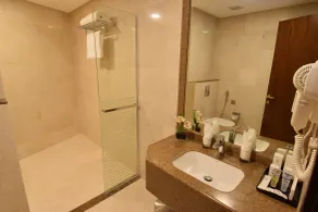 Zaha Al Munawara Hotel - Baño