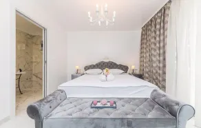 Beachfront Villa Baronessa with Pool - Room