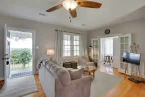 Charming Cottage w/ Mississippi River Views! - Interior