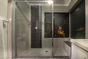 Atlantic Bay Lodge - Bathroom