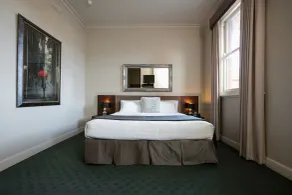 Oscars Hotel and Cafe Bar - Room