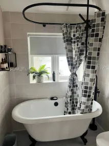 Staysolihull, Large Spacious Corner House, - Bad