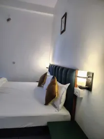 Baba Sundaram Hotel - Room