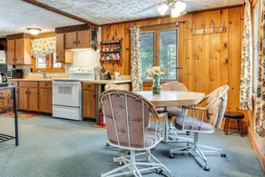 2 Mi to Ossipee Lake: Forest-view Sanctuary! - Innvendig