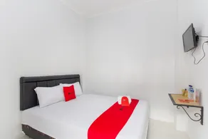 RedDoorz near Pascasarjana UGM 2 - Room
