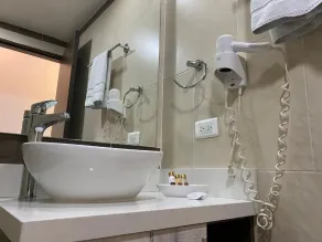 Rivière Boutique Hotel - Bathroom