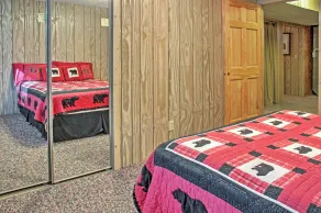 Wonderful Home on Sand Lake w/ Expansive Porch! - Innvendig