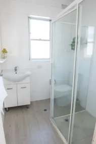 Lotus Stay Manly - Apartment 29C - Badeværelse