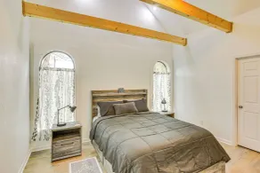 Walk to Cordell Hull Lake: Chestnut Mound Cottage - Innvendig