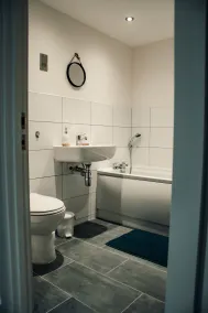 Bv Comfy Basement Apartment At Conditioning House - Bathroom