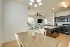 Welcoming Phoenix Home w/ Community Amenities! - Interiör