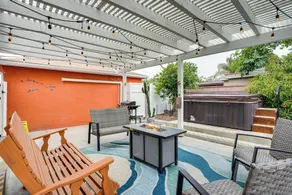 2 Mi to Cal State Long Beach: Bungalow w/ Hot Tub! - Interior