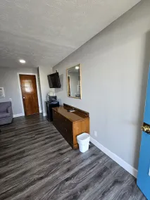 Royal Inn Motel - Living area