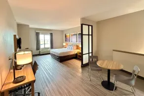 Days Inn & Suites by Wyndham Houston / West Energy Corridor - Chambre
