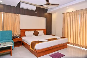 Hotel Silver Land New Digha with Rooftop Pool - Room