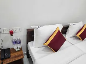 Metroresidency com - Behind LIC - Room