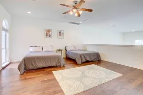 Downtown Houston Townhome w/ City Views! - Interior