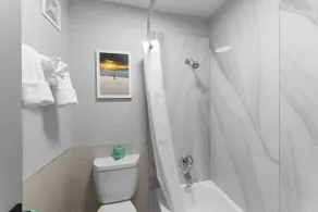 Days Inn By Wyndham San Antonio Near Lackland Afb - Bathroom