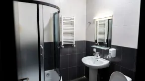 Darchi Palace - Bathroom