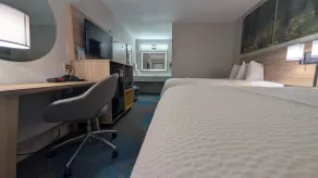 Days Inn by Wyndham Champaign/Urbana - Room