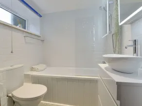 Lily Cottage - Bathroom