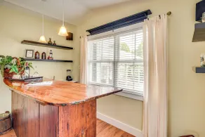 1 Block to Crescent Lake: Charming Home w/ Porch! - Interiør