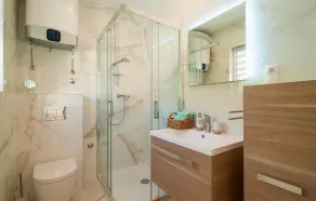 Amazing Apartment In Dugi Rat With House Sea View - Bathroom