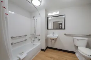 Red Roof Inn San Antonio - Seaworld Northwest - Bathroom