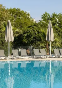 CHARM BEACH HOTEL - Pool