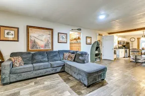 1 Mi to Lake Arbutus: Pet-friendly Home w/ Games - Interni