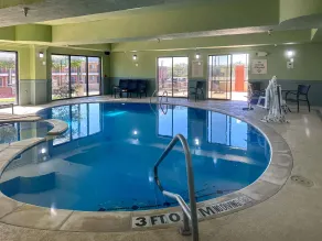 Holiday Inn Express Hotel & Suites Ennis by IHG - Piscine