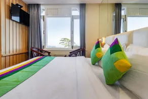 Treebo Varuna With Mountain View, Mall Road - Room