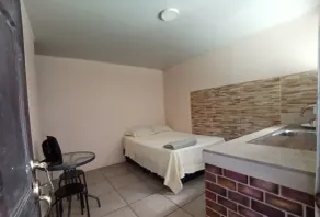 Hogar tico-estadounidense cerca de aeropuerto - Room