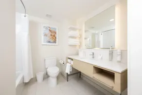 Hampton by Hilton St. Thomas - Bathroom