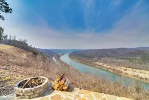 Peaceful ‘Mountain Air’ Getaway w/ Fire Pit! - Interiör