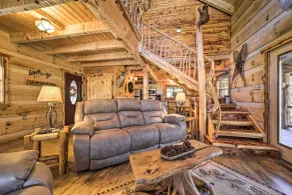 Stunning Creekside Cosby Cabin w/ Deck + Fire Pit! - Interiör