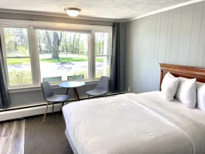 Elk Rapids Lakeshore Inn - Værelse