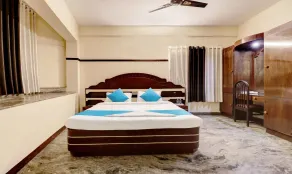 Hotel Rvees Regency - Quarto