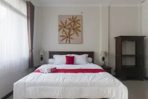 RedDoorz Syariah Plus near Trans Studio Cibubur - Værelse