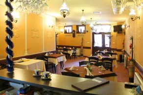 Family Hotel at Renaissance Square - Restaurant