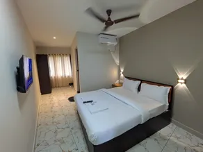 Hotel Vista by Booksy One Kollam Near Kollam Bypass - Room